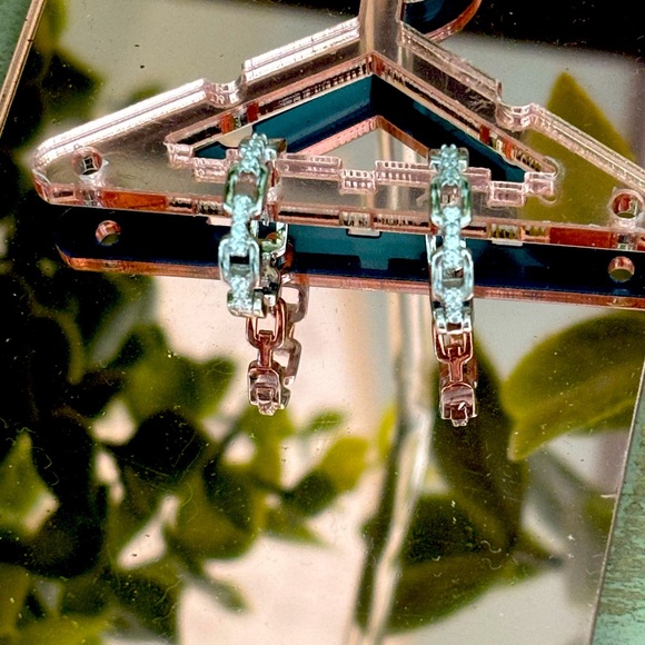 925 Sterling Silver Chain Link Huggie Earrings - Picture 2 of 5